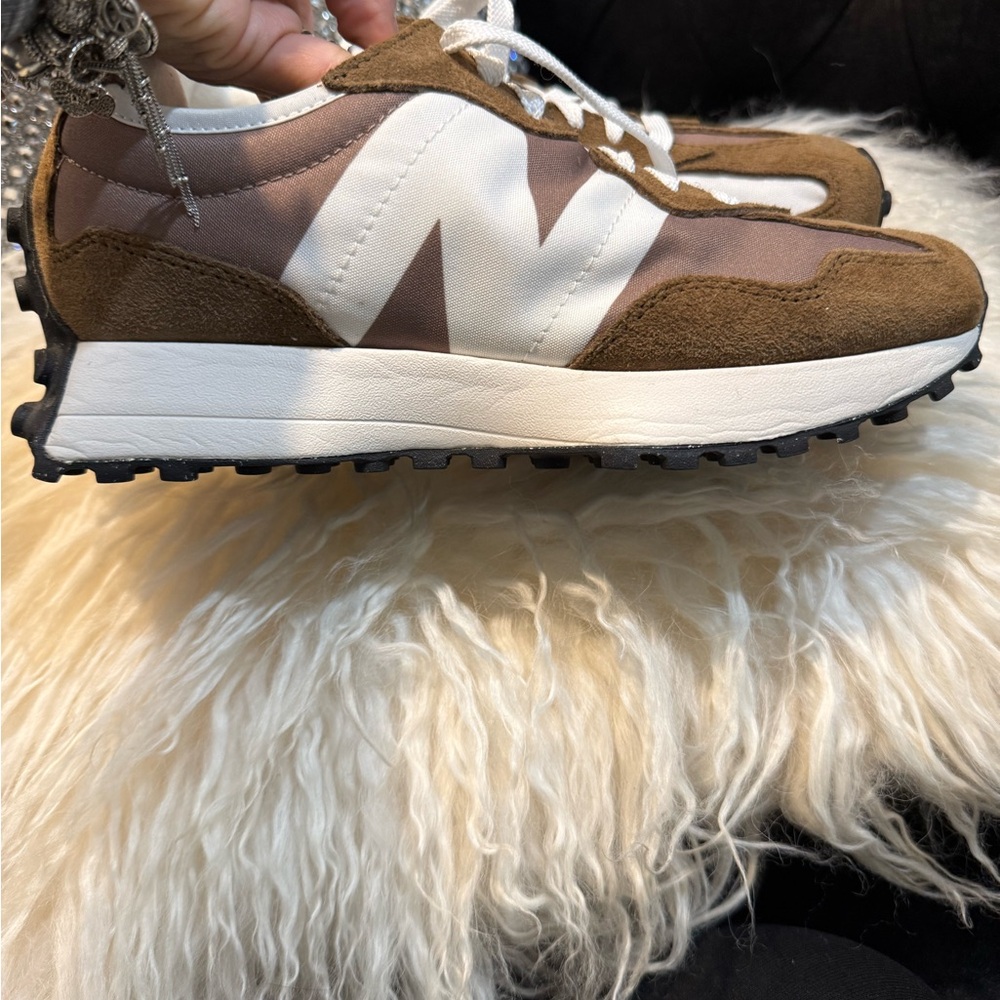 New Balance White and coffe Sneakers